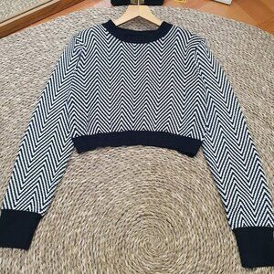 Black White Chevron Zigzag Crop Knit Sweater